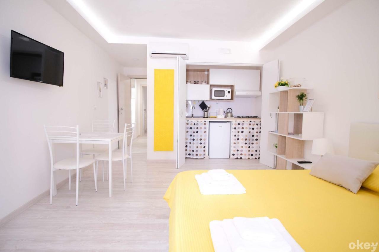 Charme & Chic Studios - Bari Centro Bagian luar foto